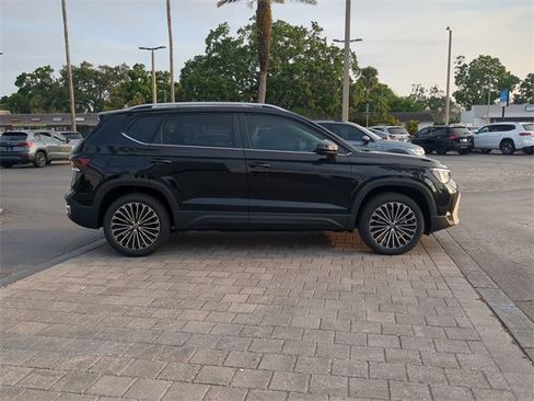 New 2025 Volkswagen Taos SE image 3