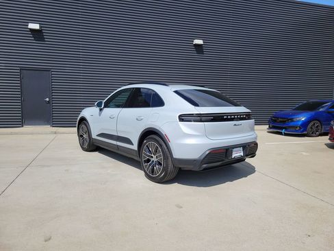 New 2026 Porsche Macan 4 Electric image 3
