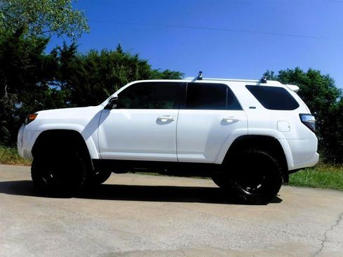 Used 2018 Toyota 4Runner SR5 Premium AWD/4WD image 11