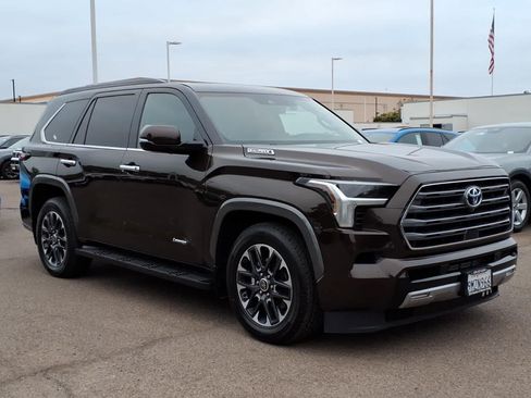 Used 2023 Toyota Sequoia Limited w/ Tow Technology Package AWD/4WD image 3