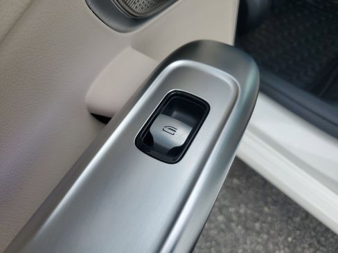 Used 2023 Mercedes-Benz C 300 Sedan image 11