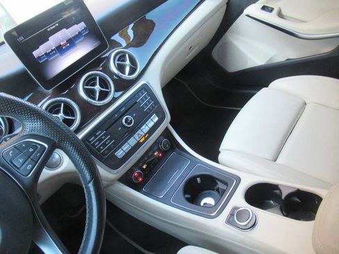 Used 2019 Mercedes-Benz CLA 250 image 31
