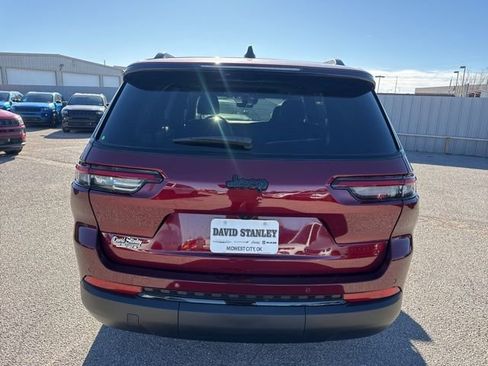 New 2025 Jeep Grand Cherokee L Laredo image 5