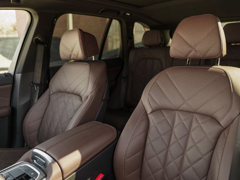 Used 2026 BMW X5 M60i image 21