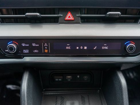 Certified 2025 Kia Sportage SX image 26