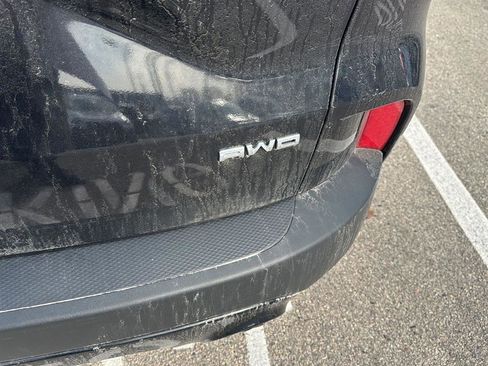 Used 2022 Ford Escape SE w/ SE Sport Appearance Package image 9