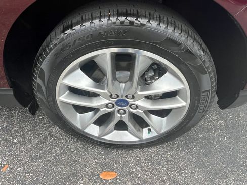 Used 2018 Ford Edge Titanium w/ Equipment Group 302A AWD/4WD image 27