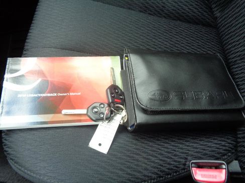 Used 2010 Subaru Outback 2.5i Premium image 35