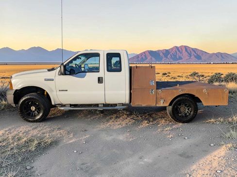 Used 2007 Ford F350 4x4 SuperCab Super Duty image 3