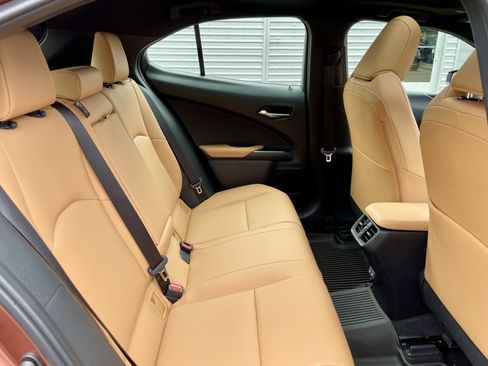 Used 2025 Lexus UX 300h AWD image 31