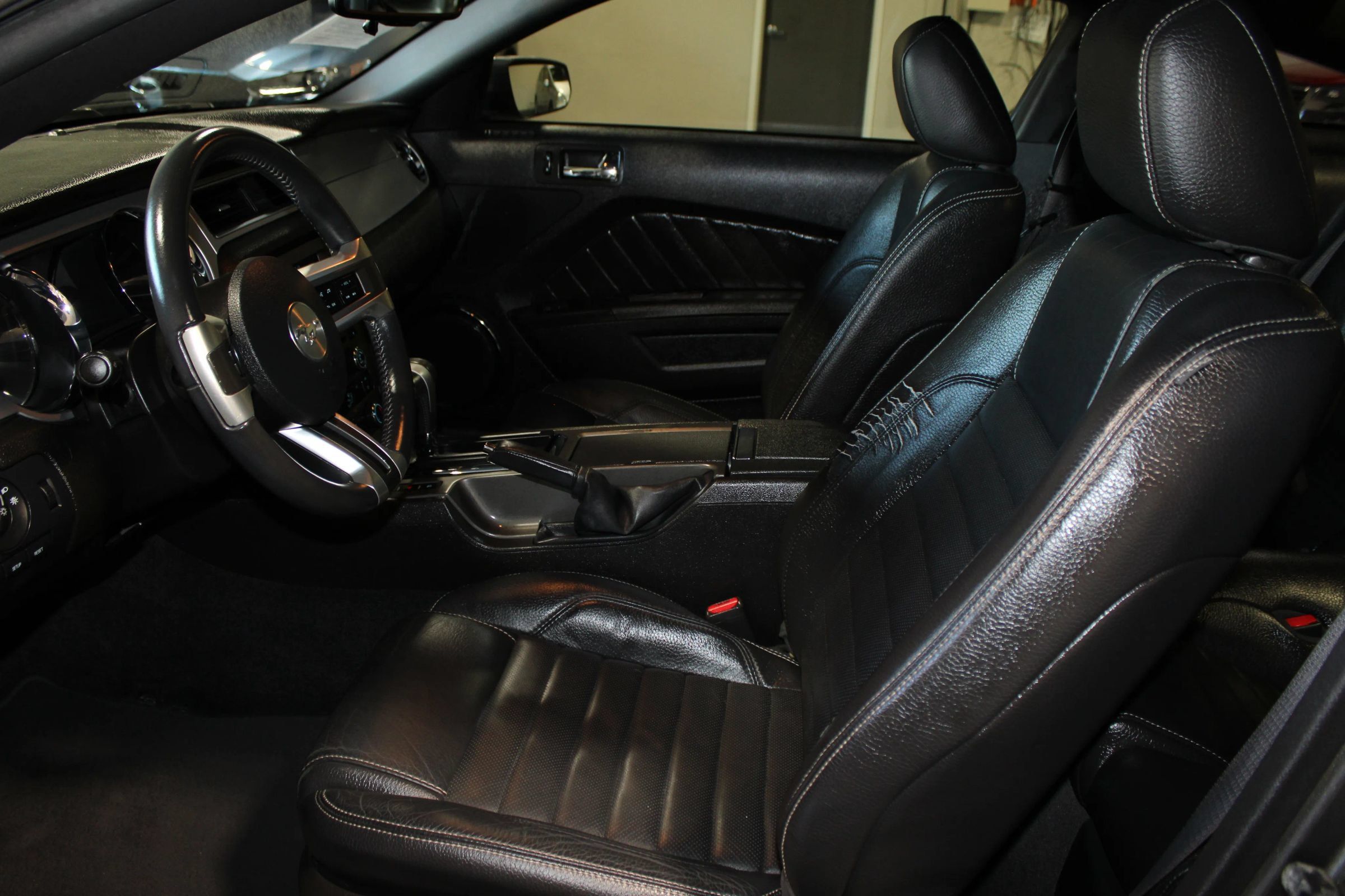 Used 2010 Ford Mustang Coupe RWD image 21