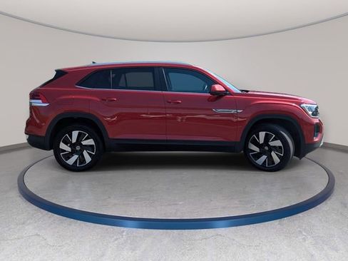 Used 2024 Volkswagen Atlas Cross Sport SE w/ Panoramic Sunroof Package FWD image 4