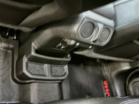 Used 2023 Jeep Wrangler Unlimited Sahara w/ Cold Weather Group AWD/4WD image 28