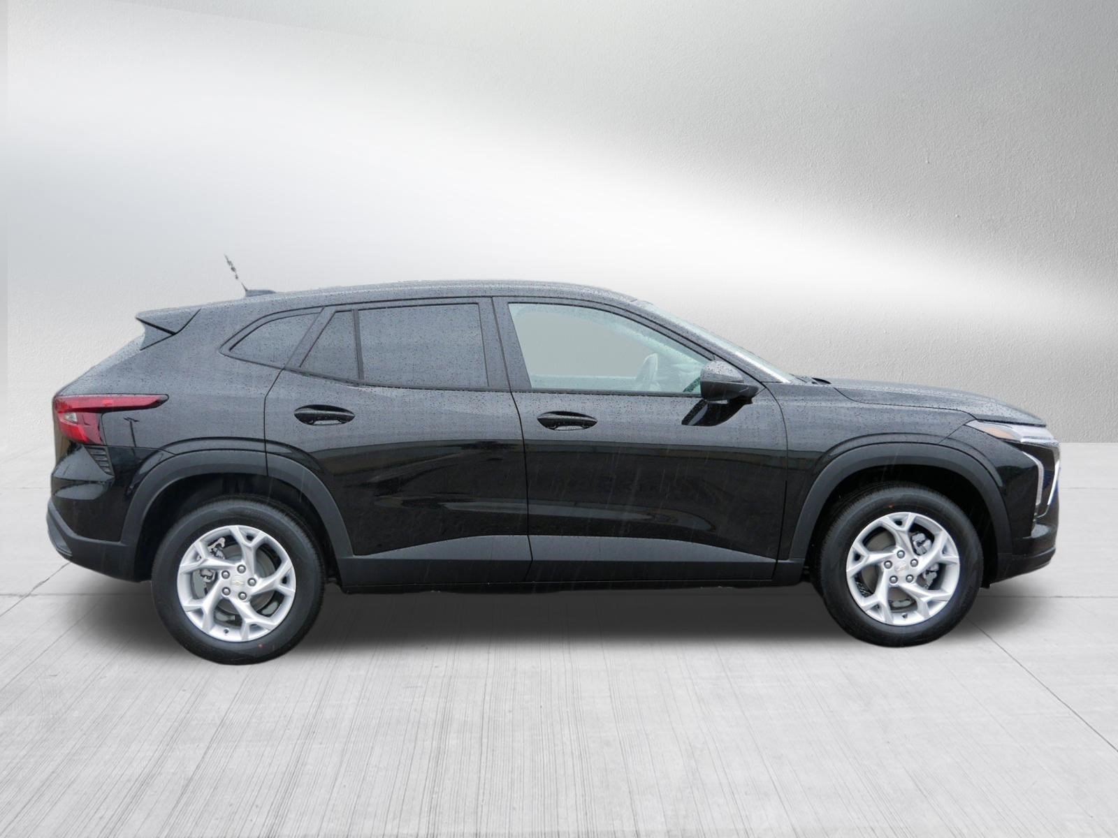 New 2026 Chevrolet Trax LS w/ LS Convenience Package FWD image 6