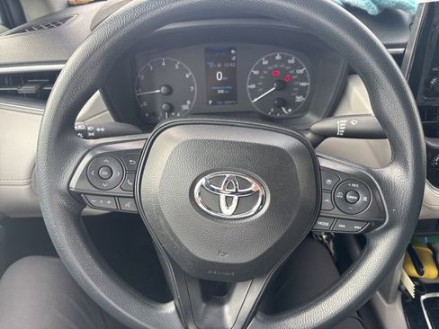 Used 2024 Toyota Corolla Cross L image 6