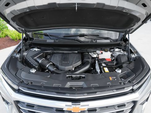 Used 2024 Chevrolet Traverse LT FWD image 46