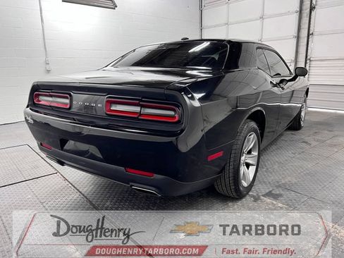 Used 2016 Dodge Challenger SXT RWD image 9