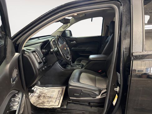 Used 2021 Chevrolet Colorado Z71 w/ Z71 Midnight Edition image 9