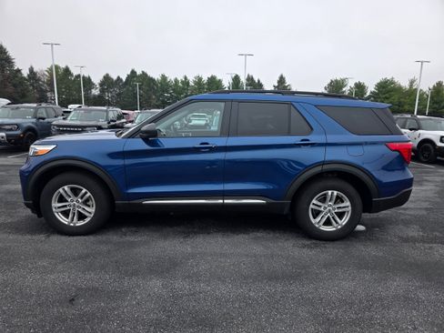 Used 2022 Ford Explorer XLT w/ Equipment Group 202A image 2