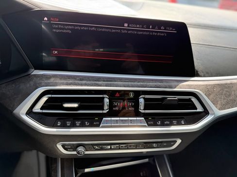 Used 2020 BMW X7 M50i w/ Dynamic Handling Package AWD/4WD image 16