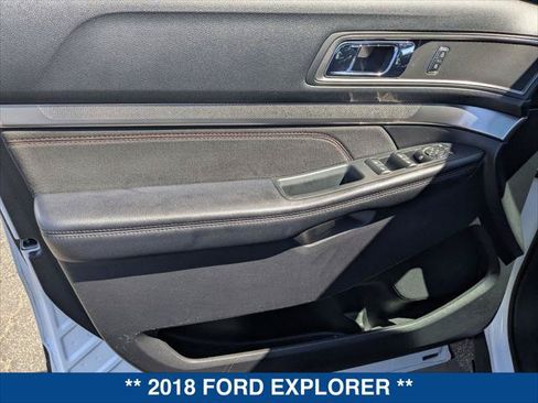 Used 2018 Ford Explorer XLT w/ Equipment Group 202A FWD image 10