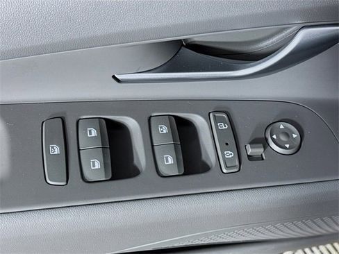 Used 2022 Hyundai Elantra SEL image 19