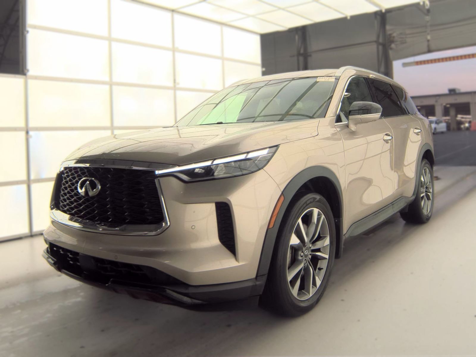 Used 2023 INFINITI QX60 Luxe w/ Performance Audio Package AWD/4WD image 1