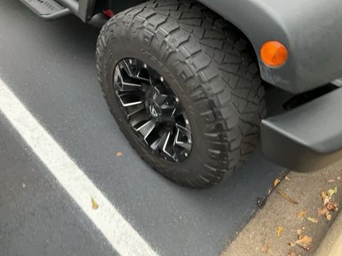 Used 2017 Jeep Wrangler Unlimited Sport image 3