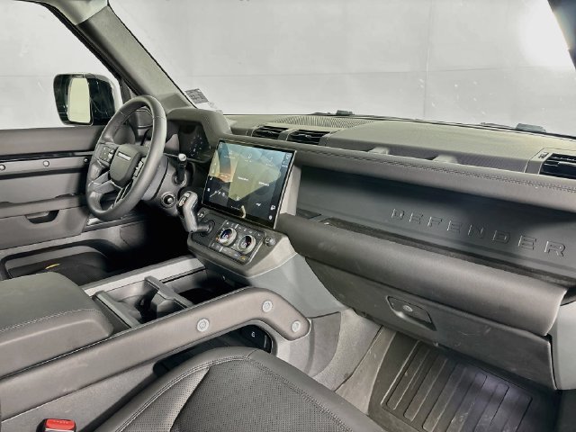 Used 2026 Land Rover Defender 110 S AWD/4WD image 29