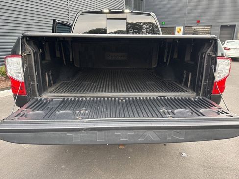 Used 2019 Nissan Titan SV image 8