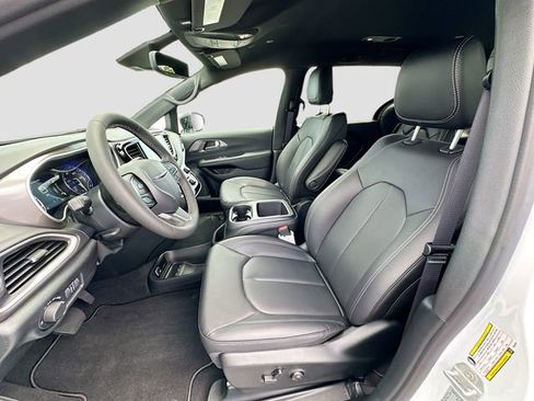 New 2025 Chrysler Voyager LX image 14