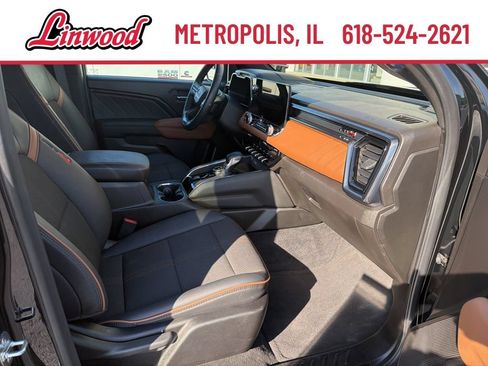 Used 2025 GMC Canyon AT4 AWD/4WD image 6