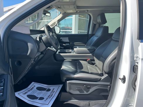 Used 2025 Ford Expedition Active image 11