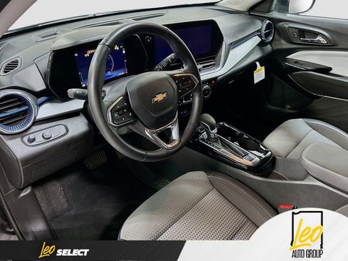 Used 2024 Chevrolet Trax LT w/ Driver Confidence Package image 9