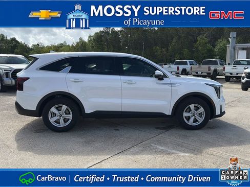 Used 2025 Kia Sorento LX FWD image 7