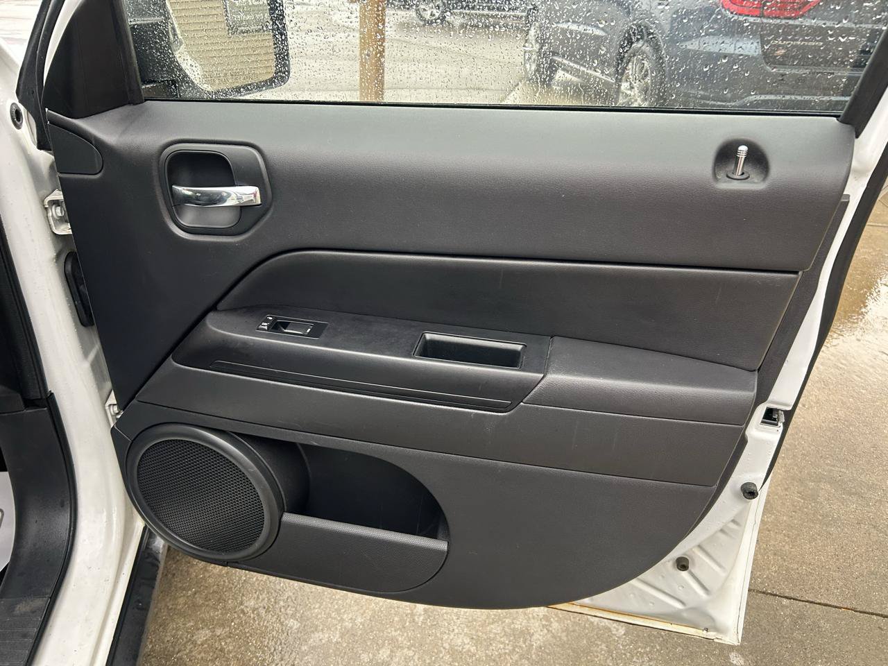 Used 2014 Jeep Patriot Latitude AWD/4WD image 16