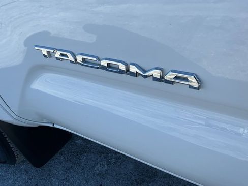 Used 2019 Toyota Tacoma Limited image 30