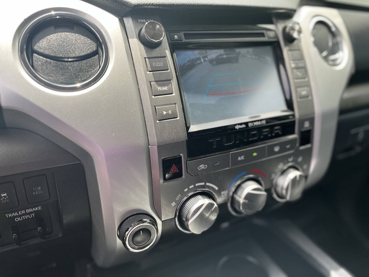 Used 2018 Toyota Tundra SR5 w/ SR5 Upgrade Package AWD/4WD image 24