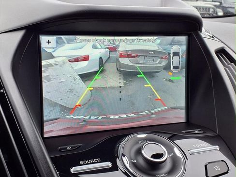 Used 2019 Ford Escape Titanium image 9