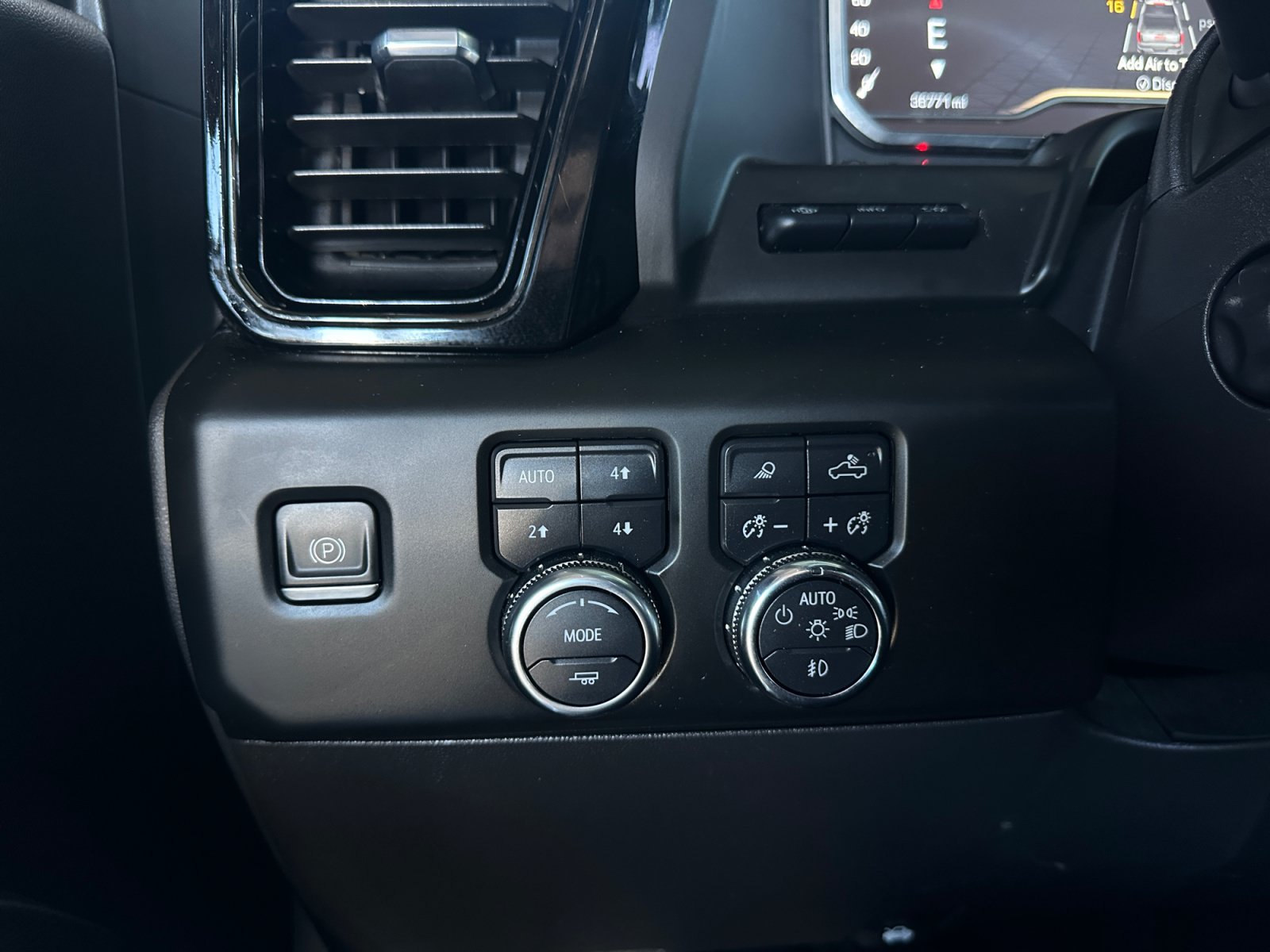 Used 2023 GMC Sierra 1500 AT4X AWD/4WD image 17