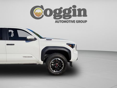 Certified 2025 Toyota Tacoma TRD Off-Road image 32