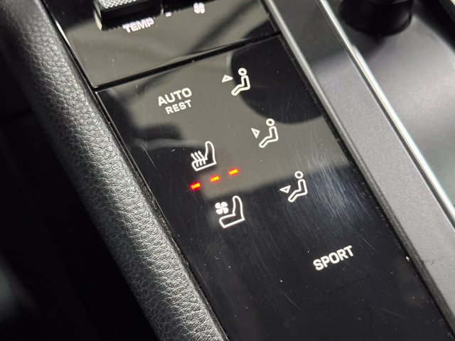 Used 2024 Porsche Macan w/ Premium Plus Package AWD/4WD image 6