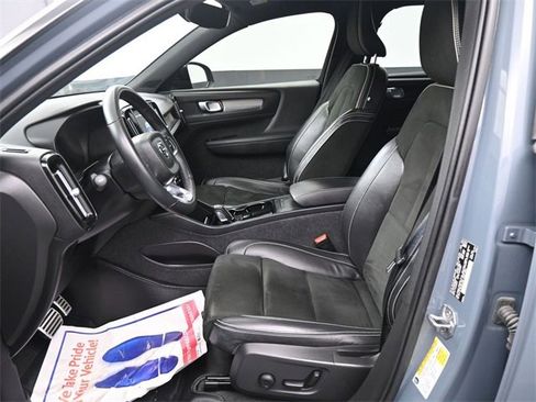 Used 2022 Volvo XC40 P8 Recharge Plus image 23
