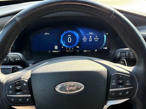 Used 2020 Ford Explorer Platinum w/ Premium Technology Package image 23