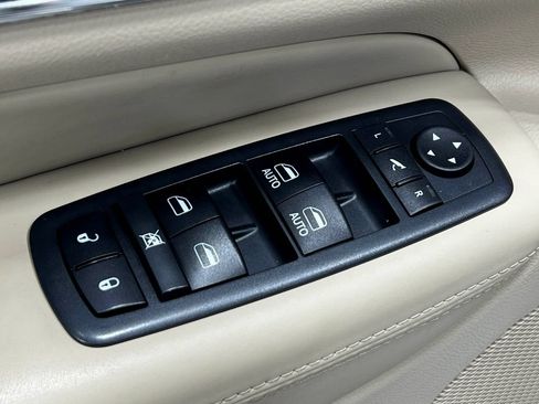 Used 2018 Jeep Grand Cherokee Overland AWD/4WD image 16