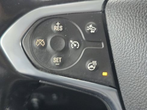 Used 2021 Chevrolet Traverse LT image 30