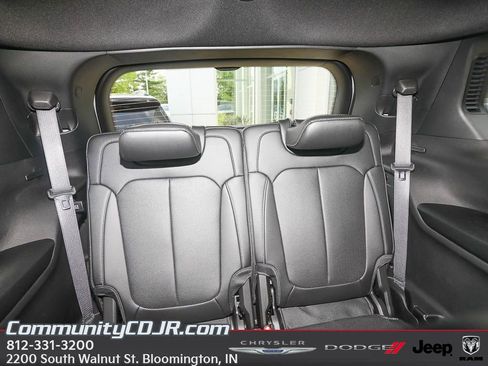 New 2025 Jeep Grand Cherokee L Limited w/ Luxury Tech Group II image 21