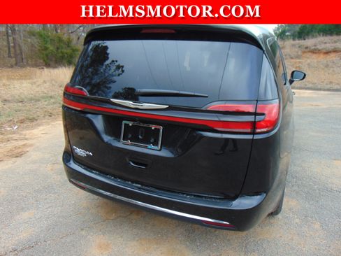 New 2026 Chrysler Pacifica Select FWD image 18