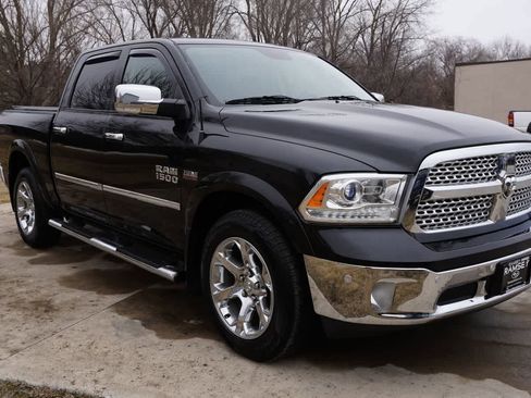 Used 2017 RAM 1500 Laramie w/ Convenience Group image 8