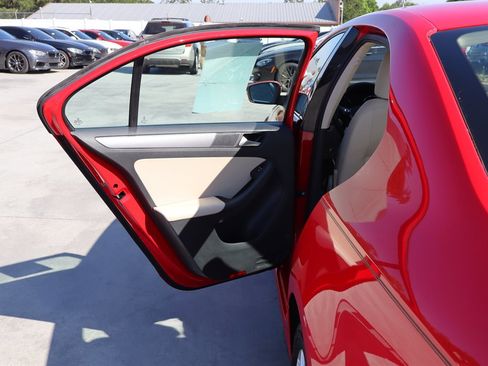 Used 2015 Volkswagen Jetta TDI SE FWD image 30
